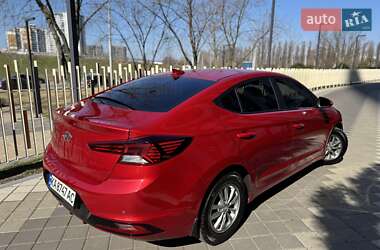 Седан Hyundai Elantra 2019 в Києві