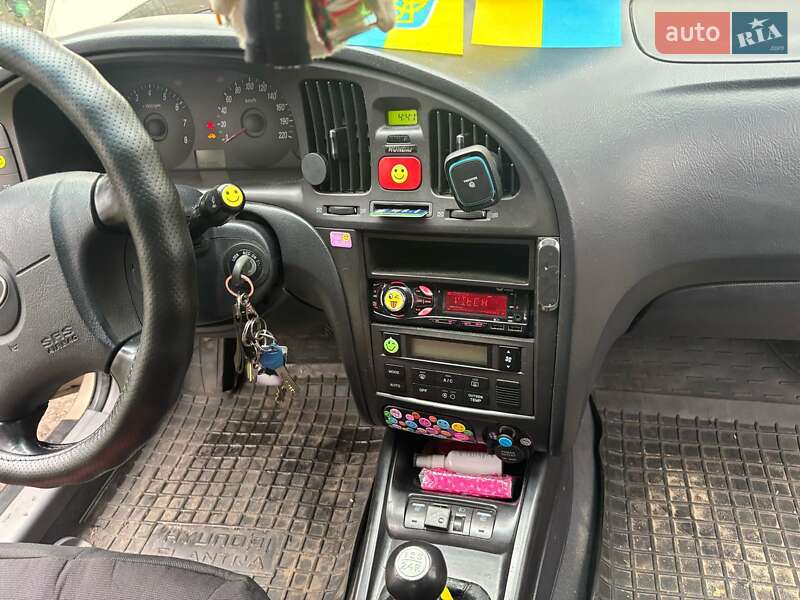 Седан Hyundai Elantra 2005 в Киеве