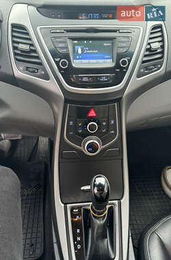 Седан Hyundai Elantra 2015 в 
