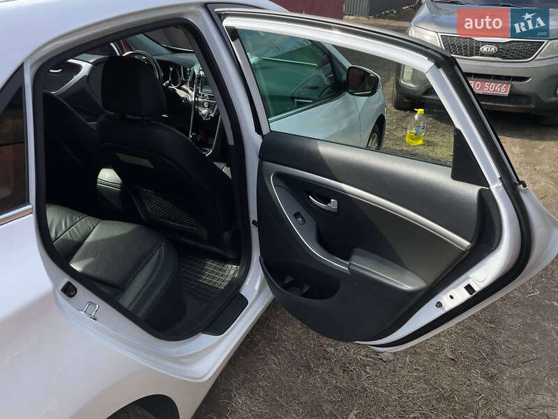 Хетчбек Hyundai Elantra 2013 в Черкасах