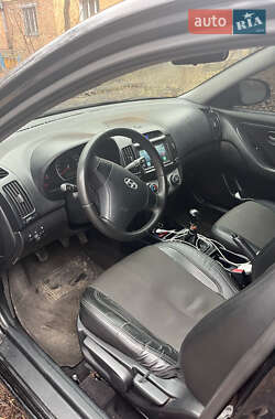 Седан Hyundai Elantra 2010 в 