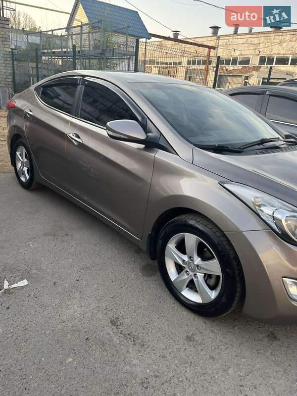 Седан Hyundai Elantra 2013 в Днепре