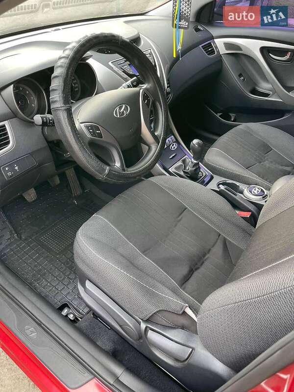 Седан Hyundai Elantra 2012 в Глобине