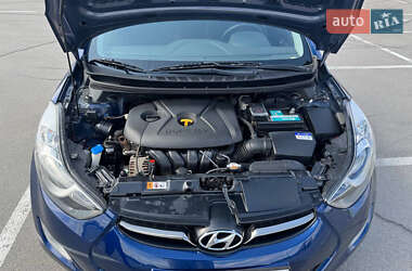 Седан Hyundai Elantra 2012 в 