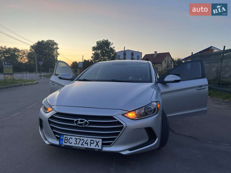 Седан Hyundai Elantra 2016 в Львове