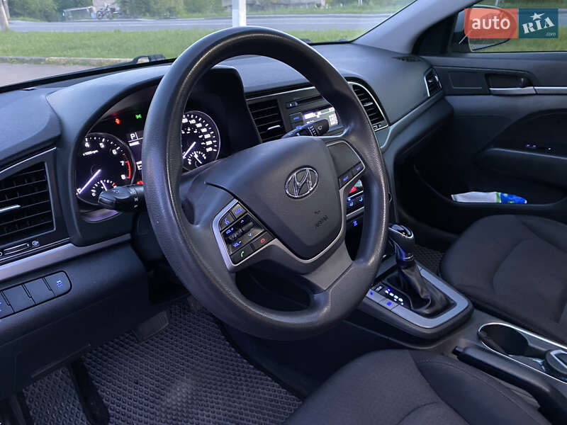 Седан Hyundai Elantra 2016 в Львове