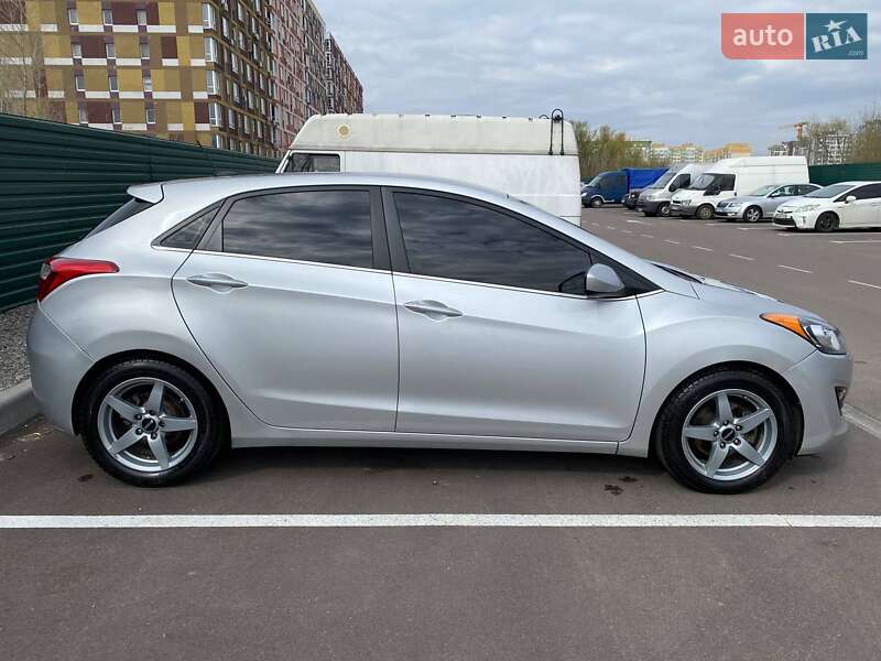 Хэтчбек Hyundai Elantra 2015 в Киеве
