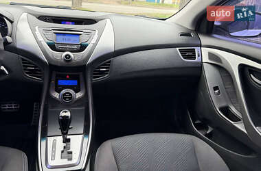 Седан Hyundai Elantra 2013 в 
