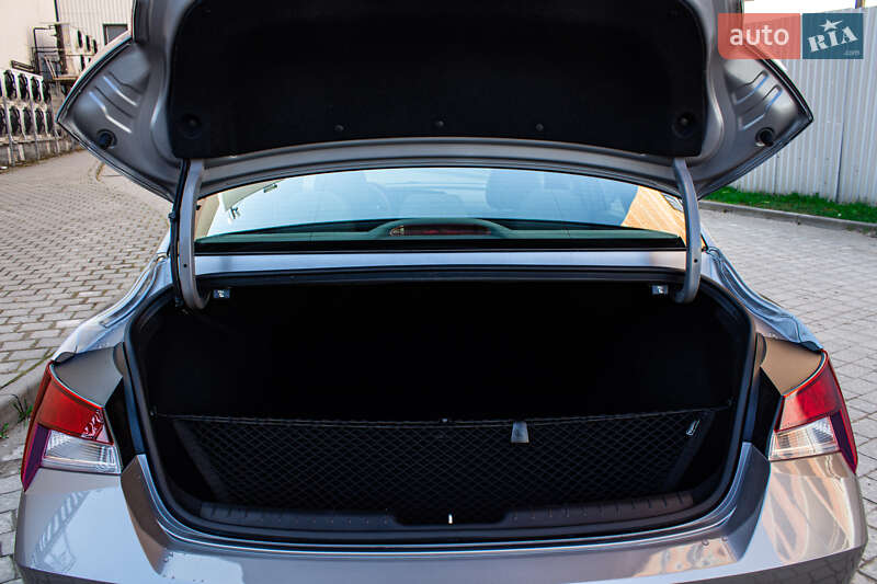 Седан Hyundai Elantra 2022 в Львове