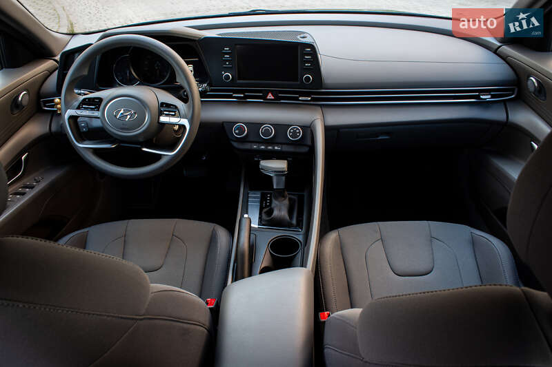 Седан Hyundai Elantra 2022 в Львове