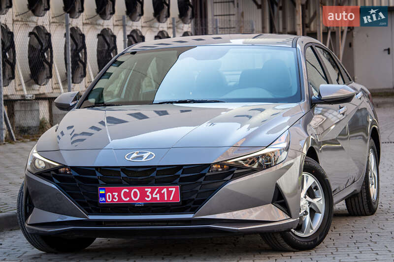 Седан Hyundai Elantra 2022 в Львове
