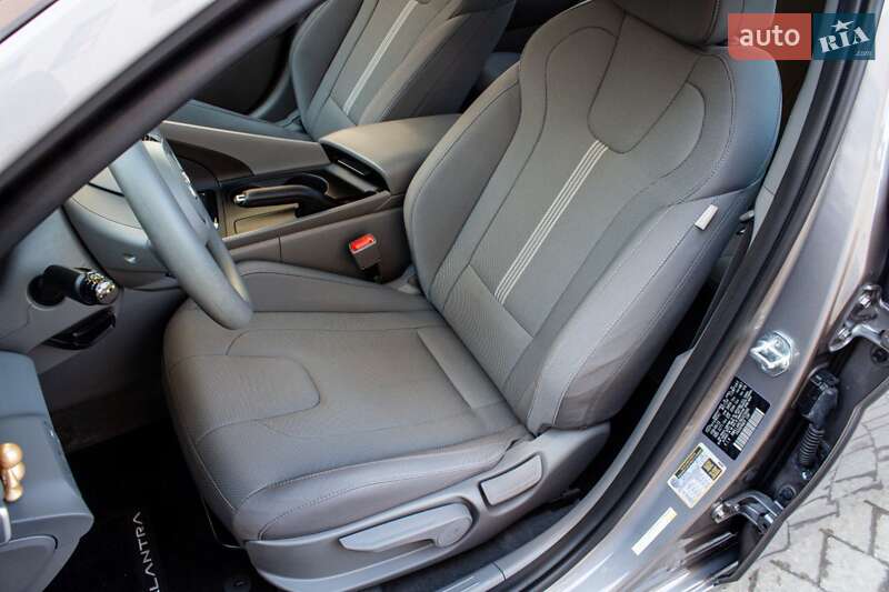 Седан Hyundai Elantra 2022 в Львове
