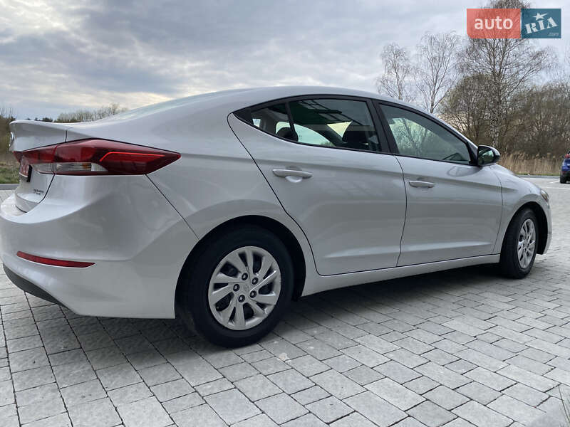 Седан Hyundai Elantra 2018 в Львові