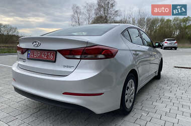 Седан Hyundai Elantra 2018 в 