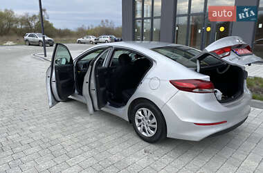 Седан Hyundai Elantra 2018 в 