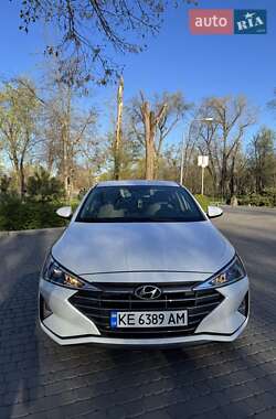 Седан Hyundai Elantra 2018 в 