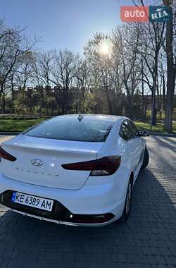 Седан Hyundai Elantra 2018 в 