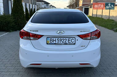 Седан Hyundai Elantra 2012 в 