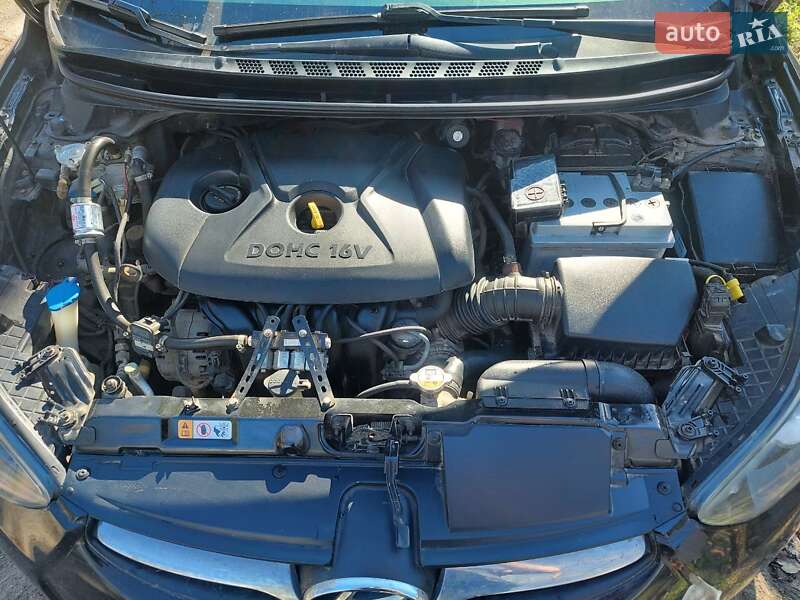 Седан Hyundai Elantra 2013 в Дніпрі