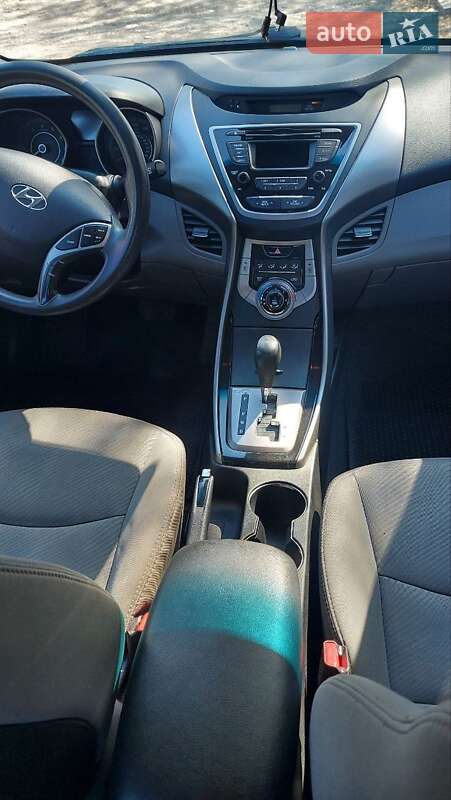 Седан Hyundai Elantra 2013 в Дніпрі
