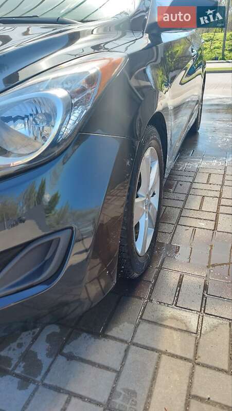 Седан Hyundai Elantra 2013 в Дніпрі