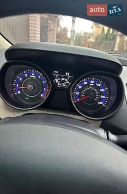 Седан Hyundai Elantra 2015 в 