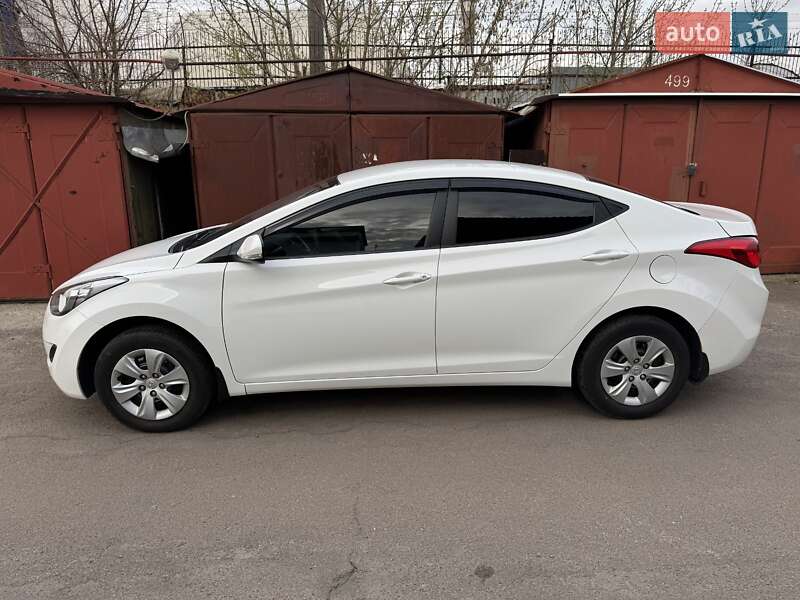 Седан Hyundai Elantra 2012 в Киеве
