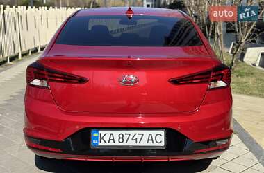 Седан Hyundai Elantra 2019 в 