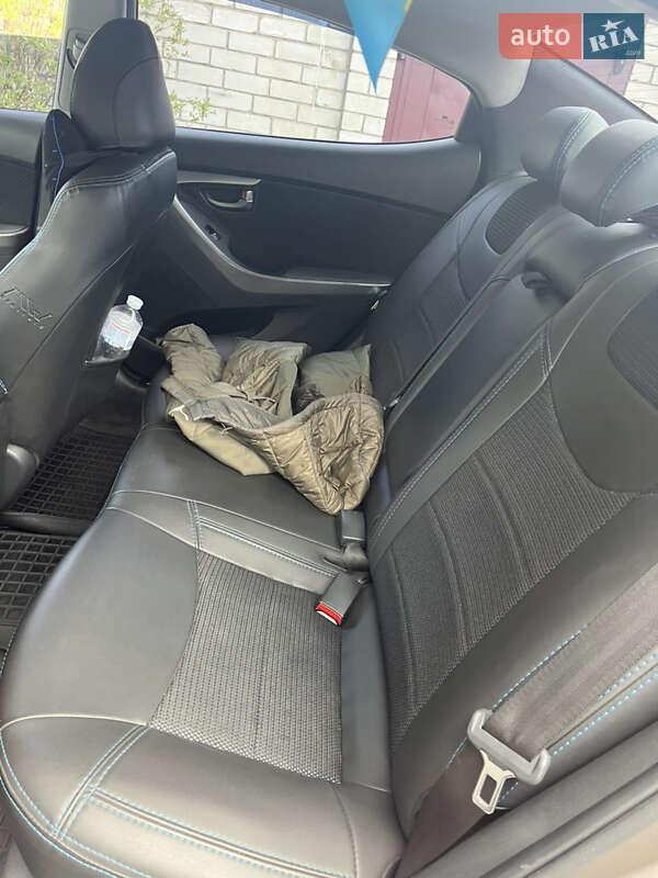 Седан Hyundai Elantra 2013 в Днепре