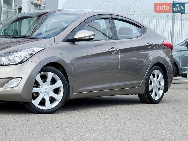 Седан Hyundai Elantra 2013 в Киеве