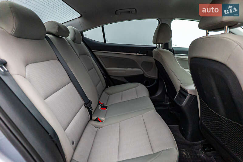 Седан Hyundai Elantra 2016 в Києві