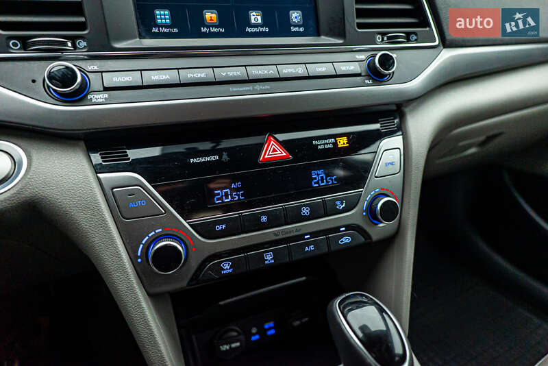 Седан Hyundai Elantra 2016 в Києві