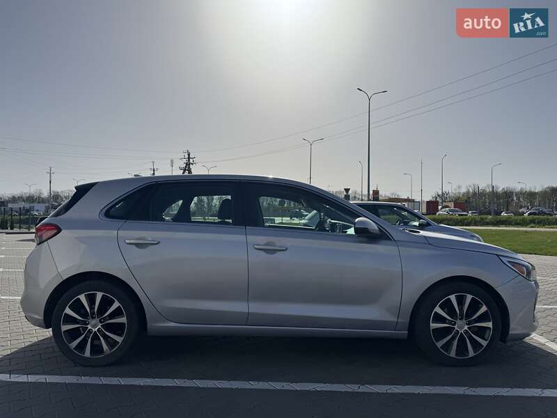 Хэтчбек Hyundai Elantra 2018 в Луцке