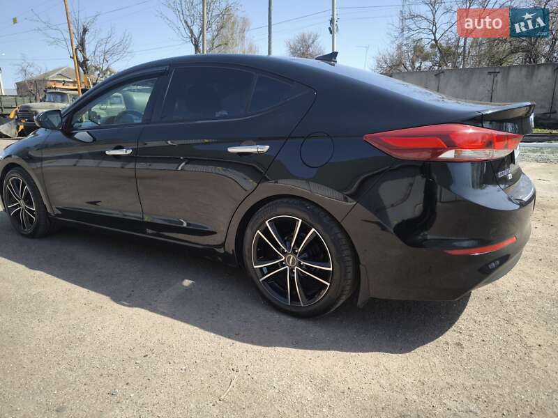 Седан Hyundai Elantra 2016 в Житомире