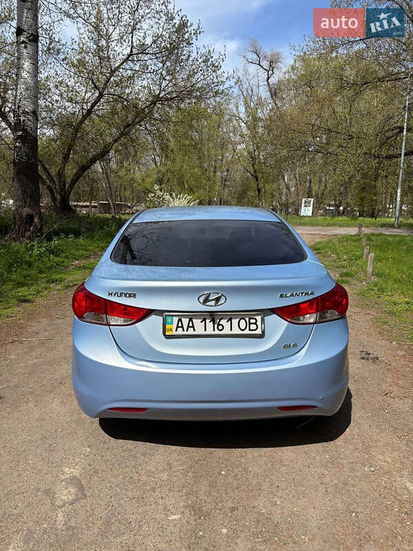 Седан Hyundai Elantra 2013 в Киеве