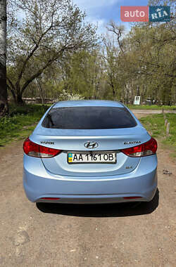 Седан Hyundai Elantra 2013 в 