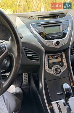 Седан Hyundai Elantra 2013 в 