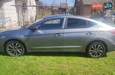 Седан Hyundai Elantra 2017 в 