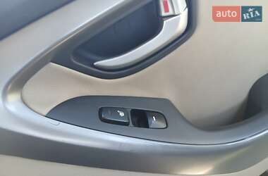 Седан Hyundai Elantra 2015 в 