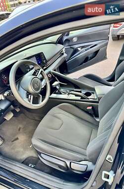 Седан Hyundai Elantra 2022 в 