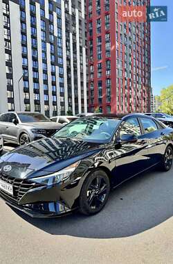 Седан Hyundai Elantra 2022 в 