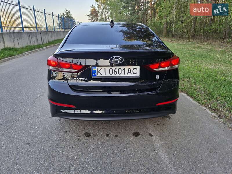 Седан Hyundai Elantra 2016 в Буче
