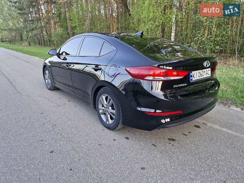 Седан Hyundai Elantra 2016 в Буче
