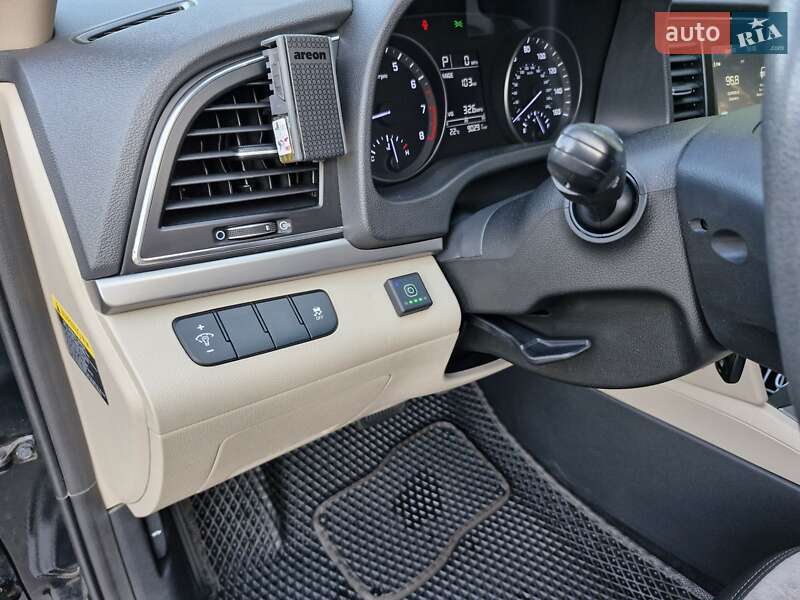 Седан Hyundai Elantra 2016 в Буче