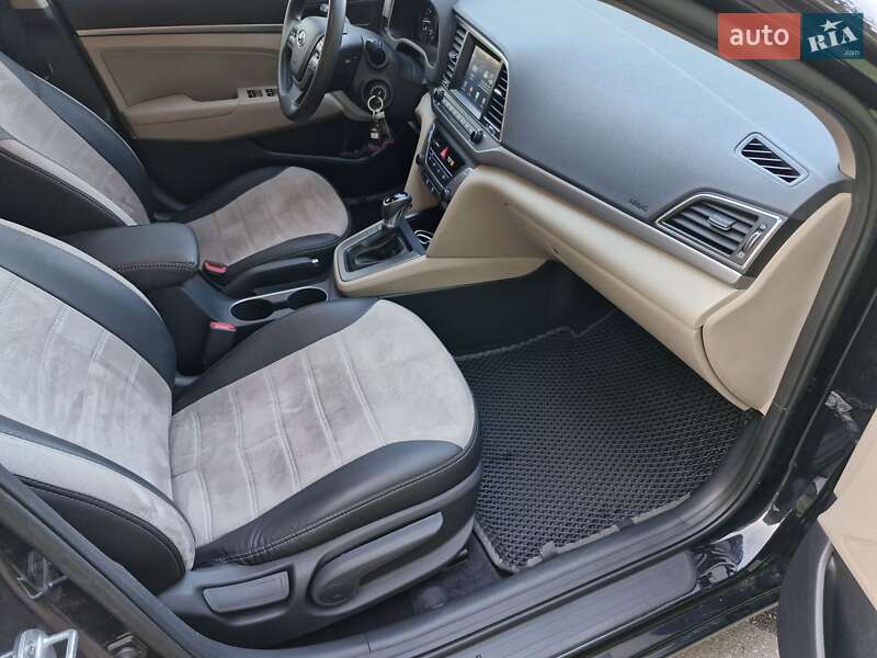 Седан Hyundai Elantra 2016 в Буче