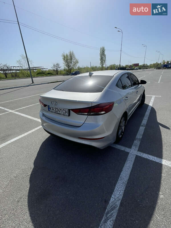 Седан Hyundai Elantra 2016 в 
