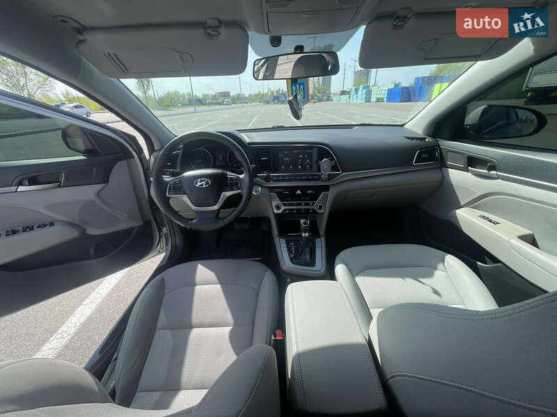 Hyundai Elantra 2016