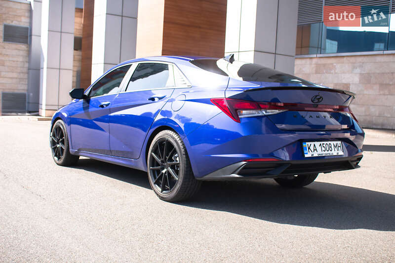 Hyundai Elantra 2021