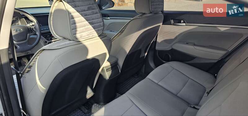 Седан Hyundai Elantra 2018 в Виннице