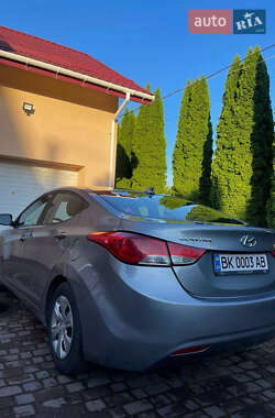 Седан Hyundai Elantra 2015 в 